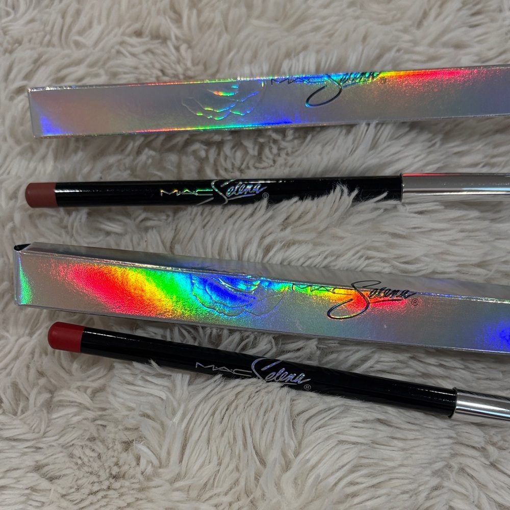 MAC SELENA LIPLINER